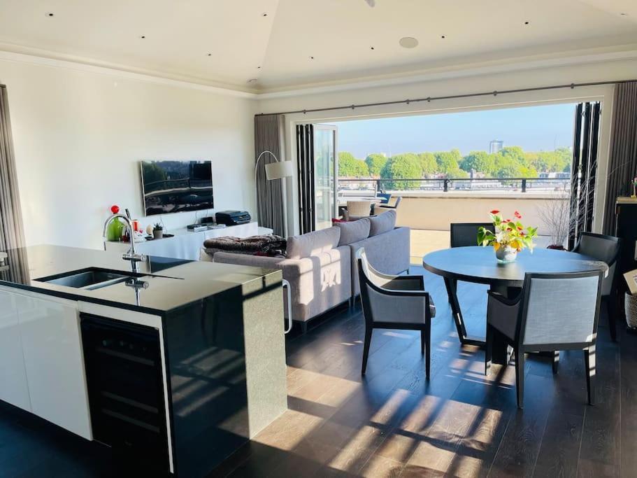 Large Luxury Penthouse With Free Parking Garage Daire Londra Dış mekan fotoğraf
