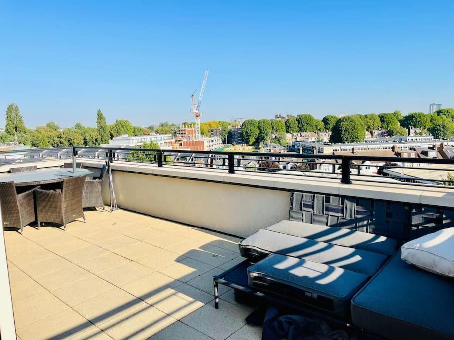 Large Luxury Penthouse With Free Parking Garage Daire Londra Dış mekan fotoğraf