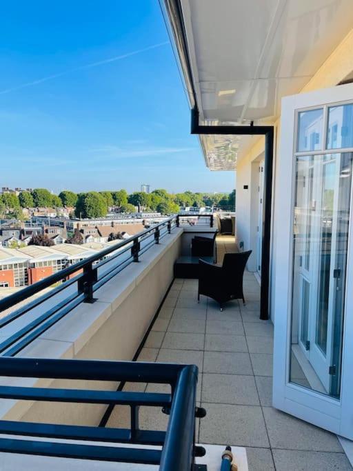 Large Luxury Penthouse With Free Parking Garage Daire Londra Dış mekan fotoğraf