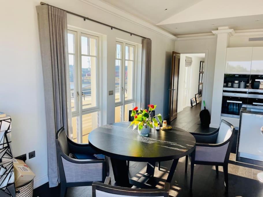 Large Luxury Penthouse With Free Parking Garage Daire Londra Dış mekan fotoğraf